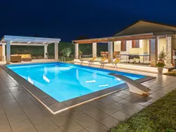 Bild zur gratis inserierten Ferienwohnung Sterlizia, Villa mit Pool in Meeresnähe.