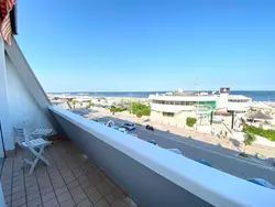 Bild zur gratis inserierten Ferienwohnung Modernes renoviertes Studio-Apartment mit Meerblick.