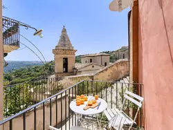 Bild zur gratis inserierten Ferienwohnung Raffo, Wohnung mit Aussicht in Ragusa Ibla.