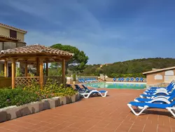 Bild zur gratis inserierten Ferienwohnung Apt. Cervo Marina SA, mit Eigentumswohnungen und Schwimmbad.