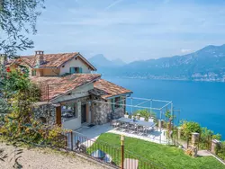 Bild zur gratis inserierten Ferienwohnung Villa mit schönem Seepanorama und Naturteich.