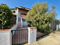 Bild zur gratis inserierten Ferienwohnung Vertikales Haus mit privatem Garten, 2 Klima.