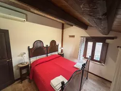 Bild zur gratis inserierten Ferienwohnung Rote Wohnung Bauernhaus.