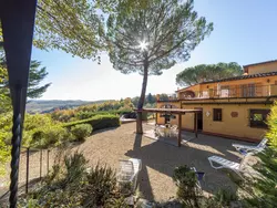 Bild zur gratis inserierten Ferienwohnung Wohnung Poggio Oro Rondini mit Pool.