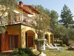 Bild zur gratis inserierten Ferienwohnung Wohnung Macine mit Terrasse und Grill.