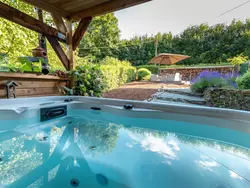 Bild zur gratis inserierten Ferienwohnung Ardenner Villa mit Jacuzzi.