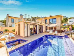 Bild zur gratis inserierten Ferienwohnung Schöne Villa im Zentrum von Cala Sant Vicenç.