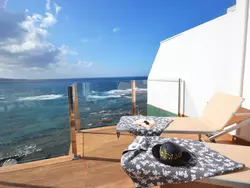 Bild zur gratis inserierten Ferienwohnung Wohnung mit privater Terrasse und Meerblick.