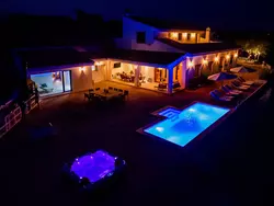 Bild zur gratis inserierten Ferienwohnung Luxuriöse Finca mit Pool, Spa und spektakulärer Aussicht.