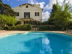 Bild zur gratis inserierten Ferienwohnung Großes Landhaus mit Schwimmbad in Meeresnähe.