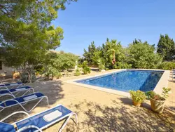 Bild zur gratis inserierten Ferienwohnung Modernes Landhaus mit Pool, Klimaanlage und WLAN nur 2 km vom Strand entfernt.