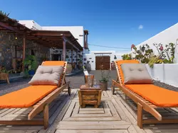 Bild zur gratis inserierten Ferienwohnung Exklusives Landhaus mit Garten und überdachter Terrasse sowie schöner Aussicht.