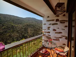 Bild zur gratis inserierten Ferienwohnung Das Upside Down House mit Whirlpool-Badewanne.