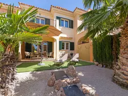 Bild zur gratis inserierten Ferienwohnung mit Blick auf das Wasser.