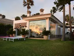 Bild zur gratis inserierten Ferienwohnung Villa "Casa Roche" mit Blick auf das Wasser.