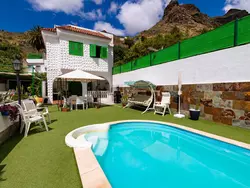 Bild zur gratis inserierten Ferienwohnung Grosses Haus mit eigenem Pool.