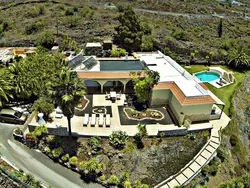 Bild zur gratis inserierten Ferienwohnung Apartment mit Terrasse, Pool und Garten.