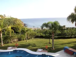 Bild zur gratis inserierten Ferienwohnung mit Terrasse, Pool und Garten.