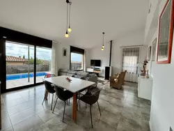 Bild zur gratis inserierten Ferienwohnung Lichtdurchflutete Ferienvilla mit Pool.