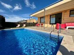 Bild zur gratis inserierten Ferienwohnung Modernes Einfamilienhaus mit Pool.