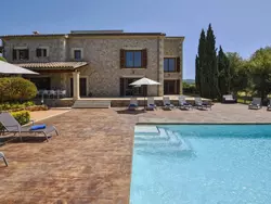 Bild zur gratis inserierten Ferienwohnung Villa mit Garten, Grill und Terrasse.