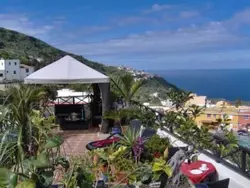 Bild zur gratis inserierten Ferienwohnung Appartement mit Blick auf das Wasser.