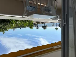 Bild zur gratis inserierten Ferienwohnung mit direktem Zugang zur Strandpromenade.