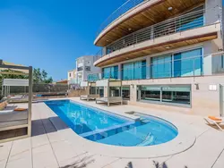 Bild zur gratis inserierten Ferienwohnung Atemberaubende Villa mit Whirlpool, beheiztem Pool und Meerblick in Aucanada.