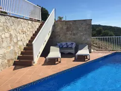 Bild zur gratis inserierten Ferienwohnung Gemütliches Ferienhaus mit Pool und Meerblick.