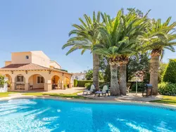 Bild zur gratis inserierten Ferienwohnung Haus mit privatem Pool, Garten und privatem Parkplatz.