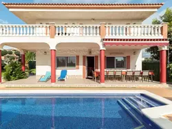 Ferienhaus Chalet 'Vista Cunit' mit privatem Pool in Cubelles (Garraf) - 14 Personen, Hund erlaubt