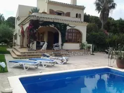 Bild zur gratis inserierten Ferienwohnung mit Pool am Meer.