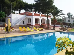 Bild zur gratis inserierten Ferienwohnung Ferienvilla, Seeblick, privater Pool und Parkplatz.