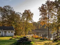 Bild zur gratis inserierten Ferienwohnung Schwedisches Glück, zwischen Wäldern und einem See.