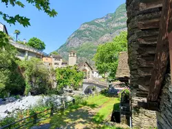 Bild zur gratis inserierten Ferienwohnung MAva"-Haus mit Blick aufs Wasser.