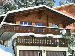 Bild zur gratis inserierten Ferienwohnung Chalet mit Bergsicht.