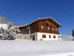 Bild zur gratis inserierten Ferienwohnung Chalet 'Casa Muraun' mit Bergblick.