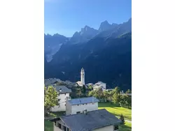 Bild zur gratis inserierten Ferienwohnung Einzimmerwohnung mit Bergblick.