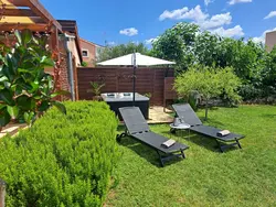 Bild zur gratis inserierten Ferienwohnung Haus Mirelia für zwei Personen mit Garten.