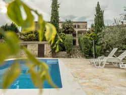 Bild zur gratis inserierten Ferienwohnung Wunderschön eingerichtete Villa mit Pool und Garten.