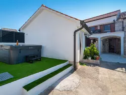 Ferienhaus mit Jacuzzi-TA Leut Agency in Općina Posedarje - 6 Personen, Hund erlaubt
