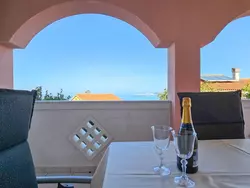 Bild zur gratis inserierten Ferienwohnung Apartment für 2 Personen mit Meerblick.