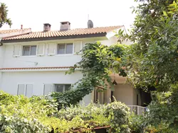 Bild zur gratis inserierten Ferienwohnung im Erdgeschoss mit Garten und Laube fur zwei Perssonen mit dem eigenen Parkplat.