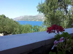 Bild zur gratis inserierten Ferienwohnung mit Blick auf das Wasser.