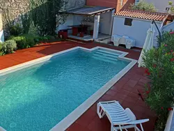 Bild zur gratis inserierten Ferienwohnung 4-Schlafzimmer-Wohnung mit privatem Pool.