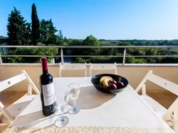 Bild zur gratis inserierten Ferienwohnung Wohnung mit Terrasse.