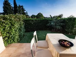 Bild zur gratis inserierten Ferienwohnung mit privatem Garten und Terrasse.