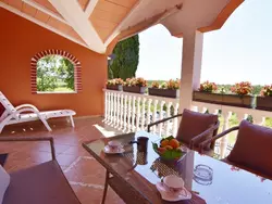 Bild zur gratis inserierten Ferienwohnung Klimatisierte Wohnung in Valica mit Großem Garten.