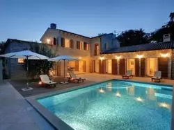 Bild zur gratis inserierten Ferienwohnung Ferienvilla "Nina" mit Blick auf das Wasser.