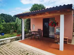 Bild zur gratis inserierten Ferienwohnung "Nora" mit Terrasse.